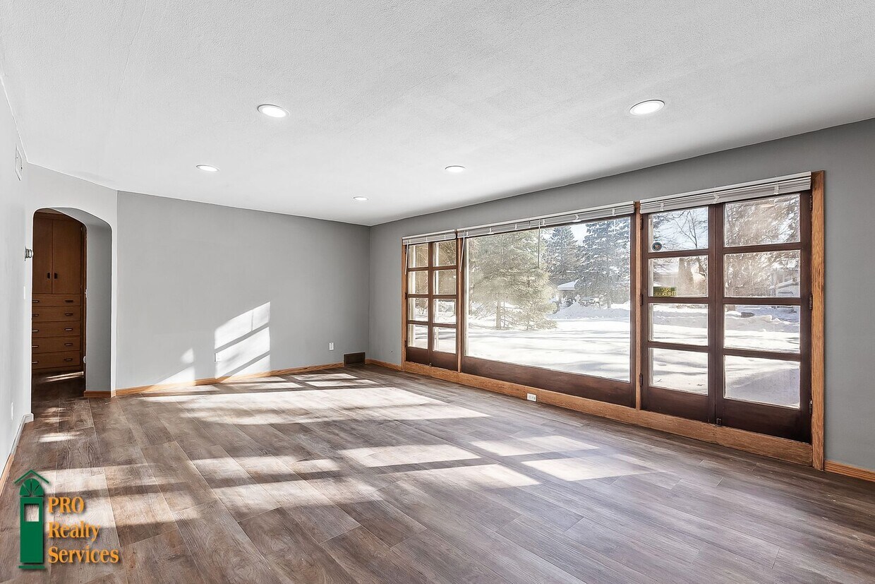 Foto principal - 3 Bedroom Home in Fridley