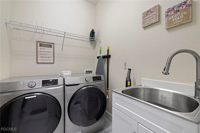 Building Photo - 1137 SW 18th Ct