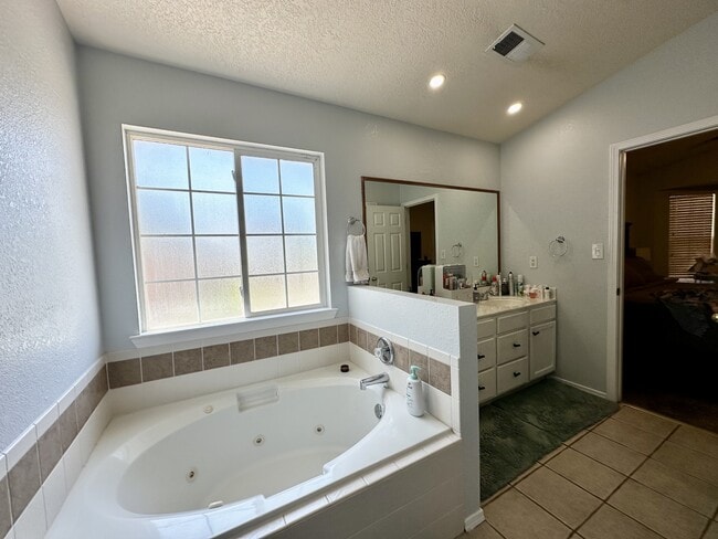 Building Photo - 5420 Kokopelli Ct NW