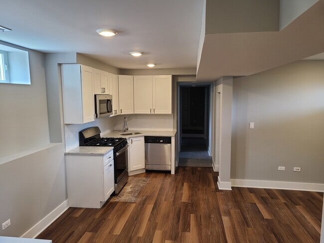 Building Photo - 3549 W Berteau Ave