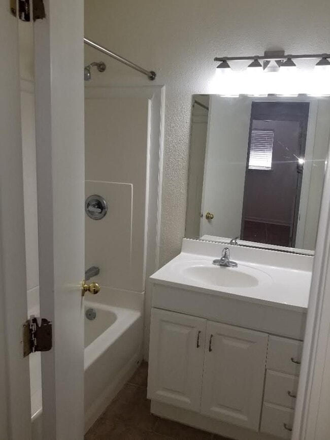 Building Photo - 3713 E Loyola Dr