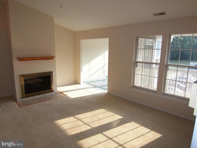 Building Photo - 904 Swallow Crest Ct