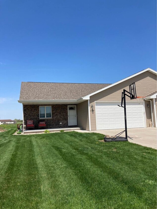 2384 Jacobsen Rd, Neenah, WI 54956 House Rental in Neenah, WI