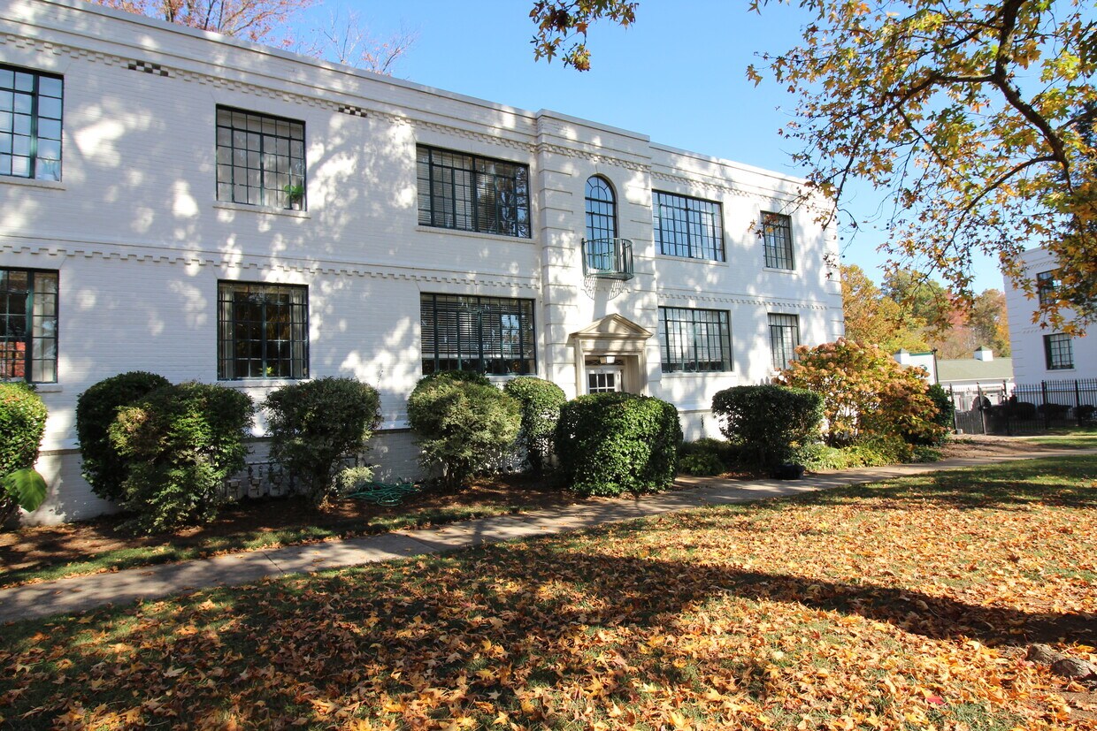 Primary Photo - 1700 N Elm St