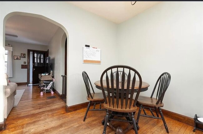 Building Photo - 1100 Emerson Ct