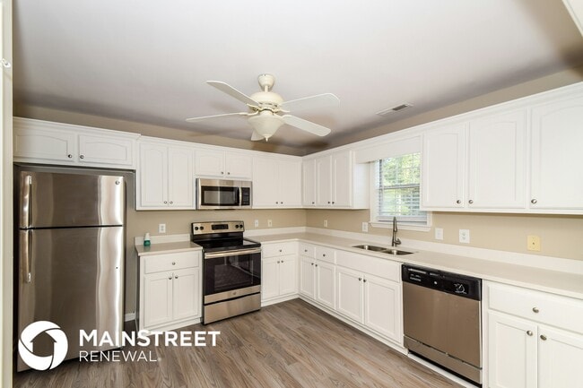 Building Photo - 9490 Cumberland Oaks Dr