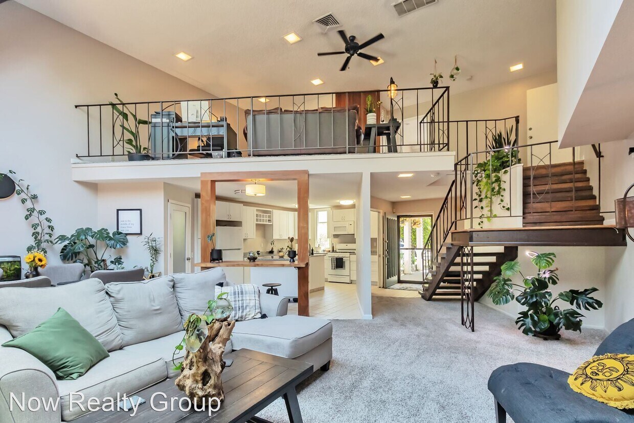 Foto principal - 3 br, 2.5 bath House - 8665 SW Chinook