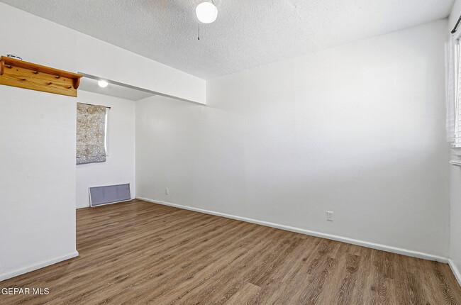 Building Photo - 3912 Kemp Ave