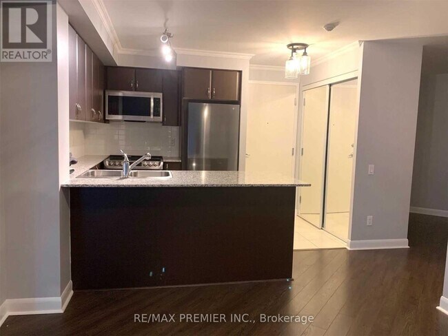 Photo du bâtiment - 525 Wilson Ave