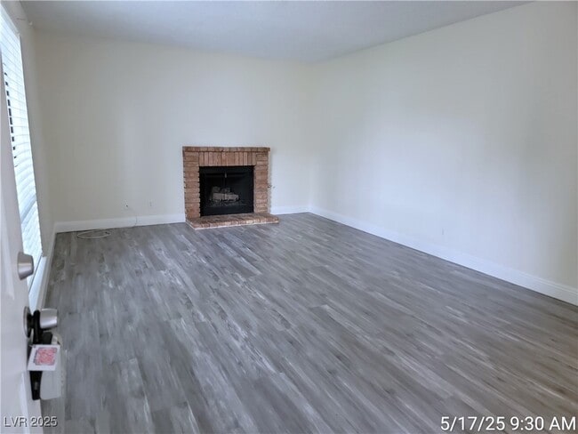 Building Photo - 5211 Caliente St