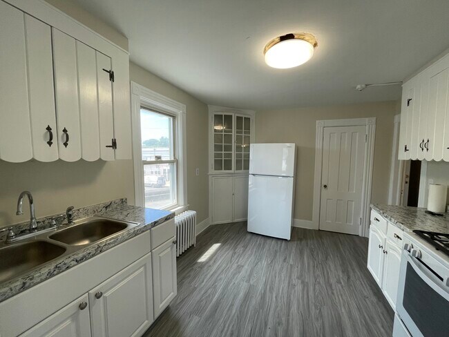 Kitchen - 501 Glenbrook Rd
