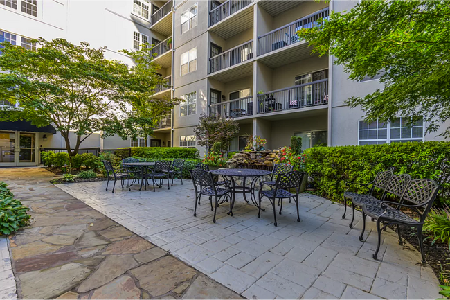 Building Photo - 1075 Peachtree Walk NE