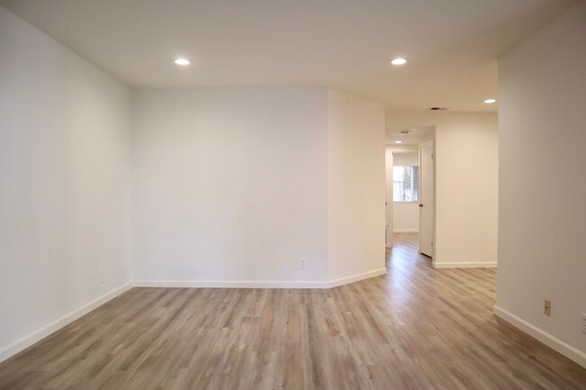 Foto del edificio - Cozy and Comfy 2 Bedroom Condo in Fremont ...