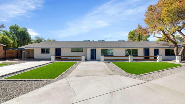 Building Photo - Remodeled 1BR with Private Yard + $400 Gift Card – Move In Today