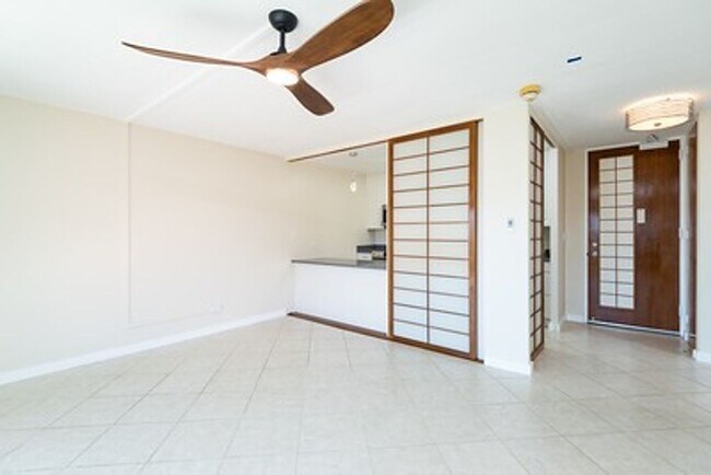 Foto del edificio - Centrally Located Queen Emma Gardens,
