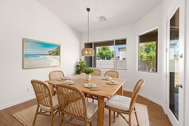 Building Photo - Charming Rental!