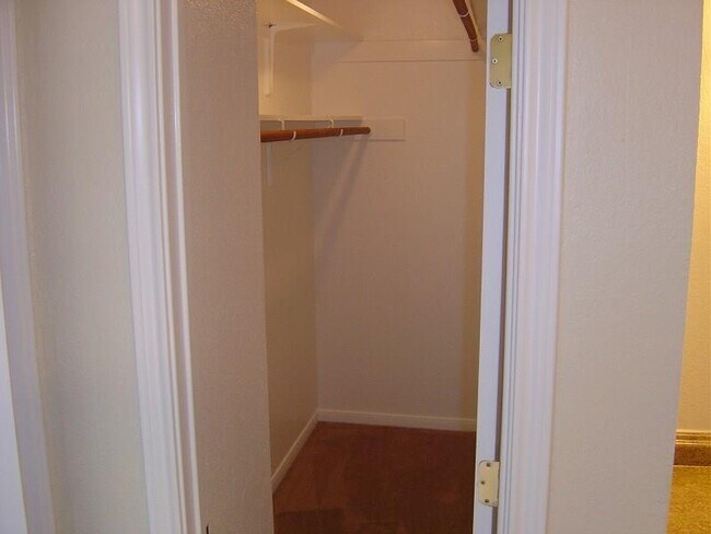 Building Photo - 1701 Horseshoe Cir