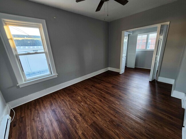 Building Photo - 1231 Congress St