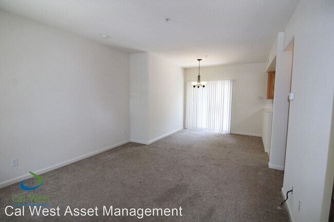 Building Photo - 2 br, 2.5 bath House - 3158 Regency Avenue...