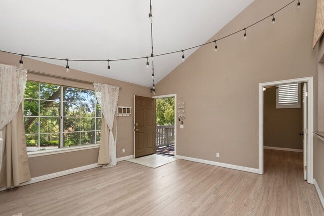 Building Photo - Spacious 2 Bedroom with Loft!