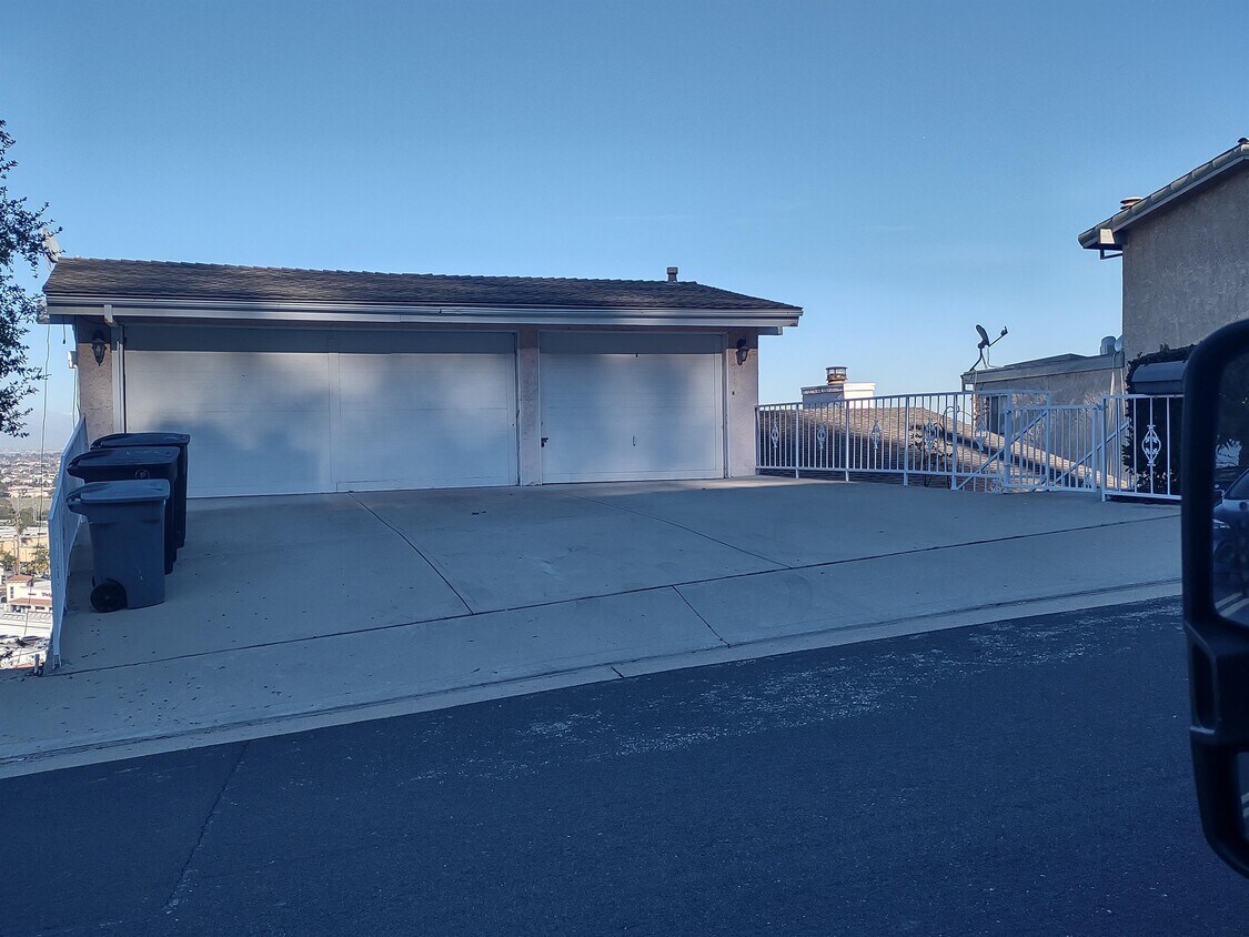 Primary Photo - 4237 Mesa St
