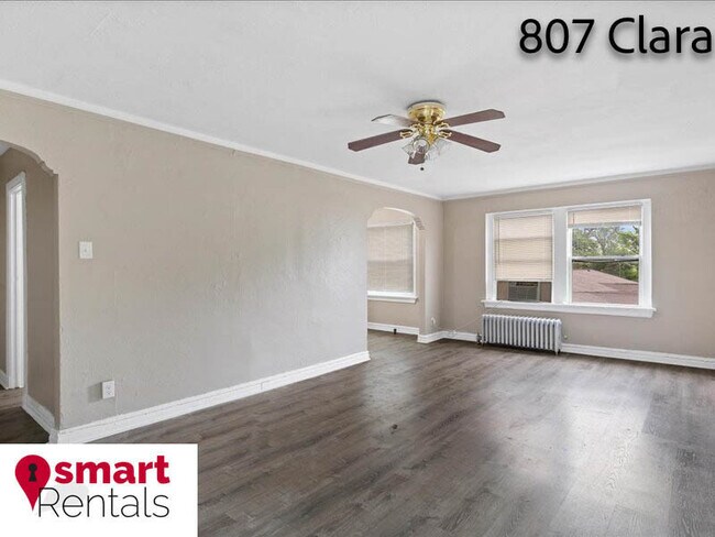 Foto del edificio - 807 Clara Ave