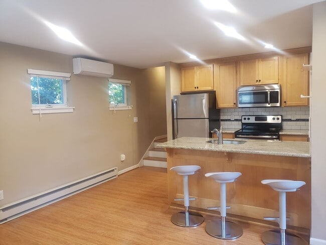Building Photo - Two Story Modern Home in Heart of SE Portland