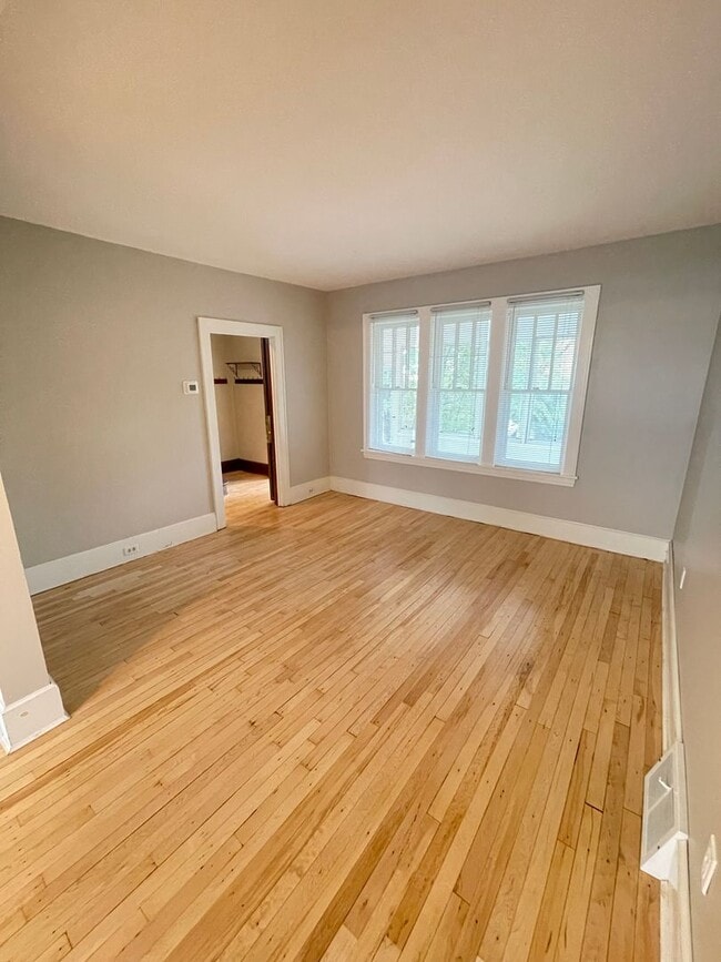 Building Photo - AVAILABLE NOW - 2 Bedroom, 1 Bath Brand ne...