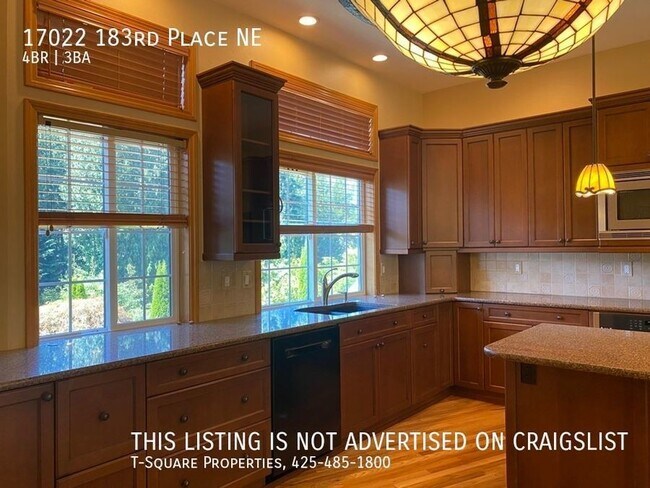 Foto del edificio - RARE OPENING - Three Bedroom in Woodinvill...