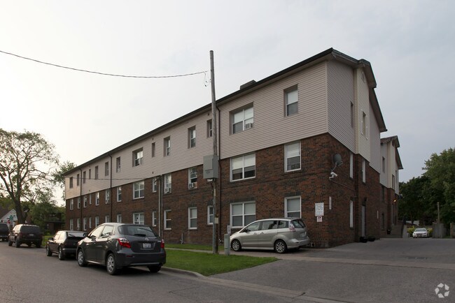 Photo du bâtiment - 496/498 Simcoe St. N.