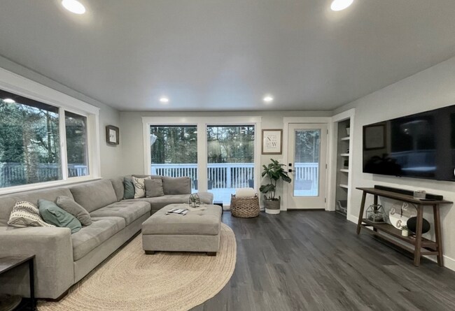 Building Photo - Modern Woodland Retreat in the Heart of Gig Harbor