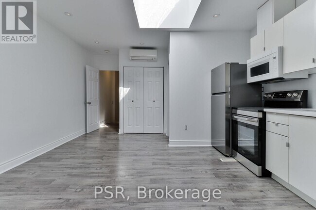 Building Photo - 1364 St Clair Ave W