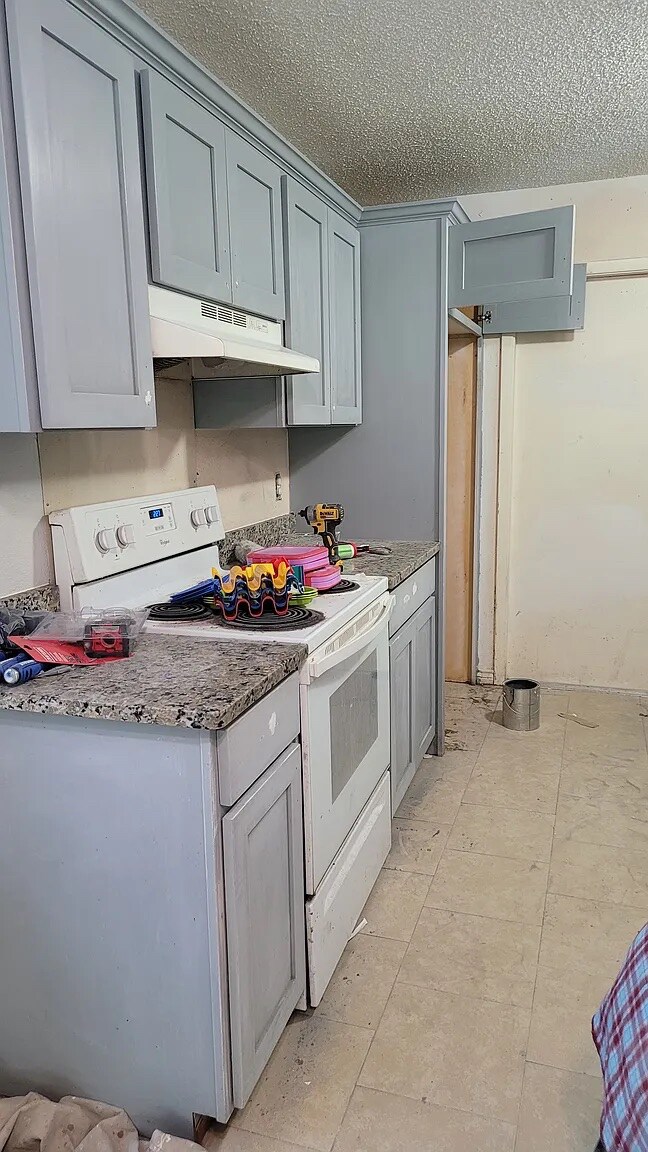 Foto del edificio - Room in House on Bounty Dr