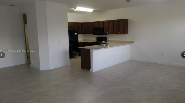 Foto del edificio - 290 NW 109th Ave