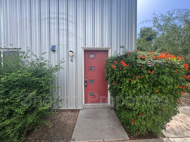 Photo - 2121 W Hayward Ave Apartment