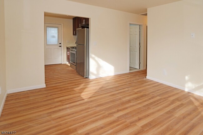 Building Photo - 5 Degraw Ave