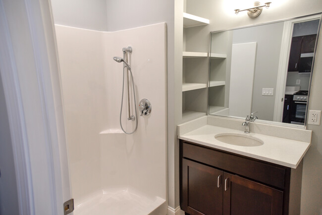 Baño nuevo - 505 Ellicott St
