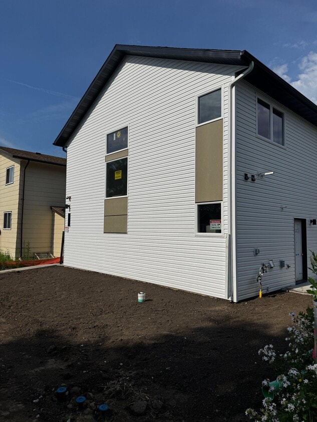 Building Photo - 308 N 13th St