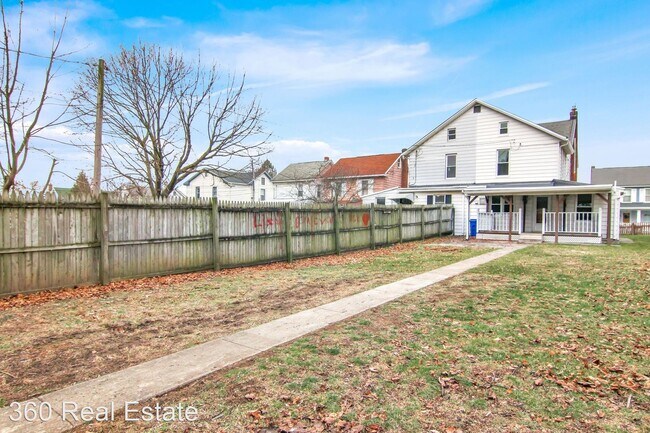 Building Photo - 4 br, 2 bath House - 556 Main St