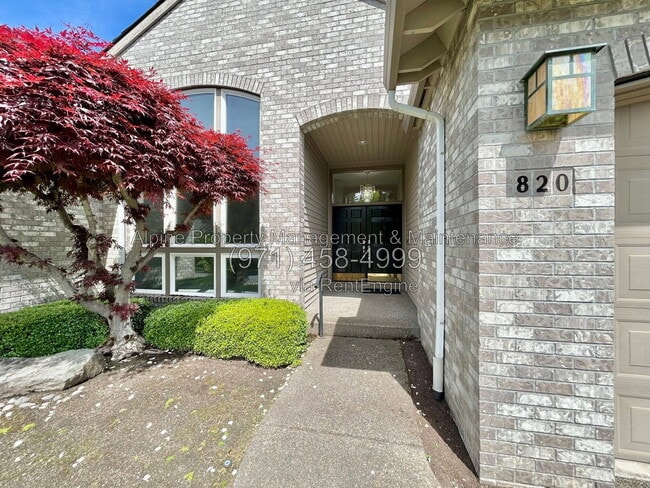 Building Photo - 820 NW Pebble Beach Way