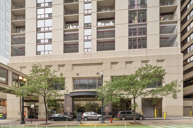 Building Photo - 200 N Dearborn St