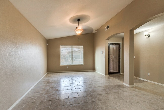 Building Photo - Immaculate Eastside 4-bedroom home in El P...