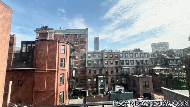 Building Photo - 405 Beacon St
