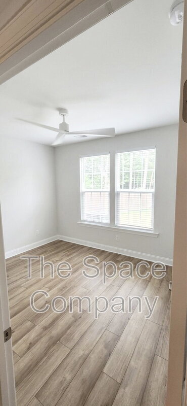 Building Photo - 610 S Pointe Blvd