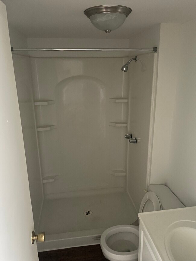 Foto del edificio - 704 Denson Dr