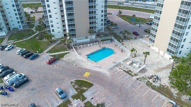 Foto del edificio - 5700 Bonita Beach Rd SW
