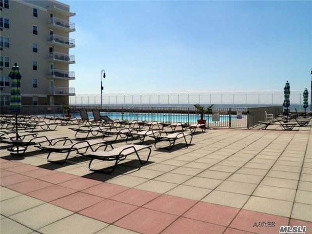 Foto del edificio - 522 Shore Rd