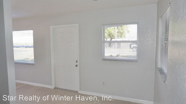 Building Photo - 3 br, 1 bath House - 210 E Robinson St