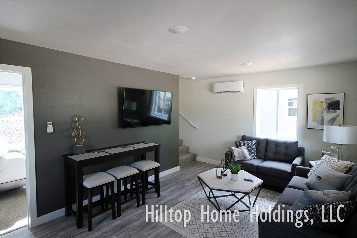 Foto principal - 19 Brookside Rd