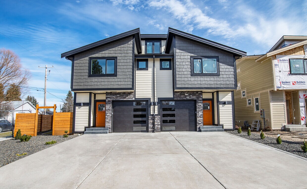Primary Photo - 320 N Moen Ln